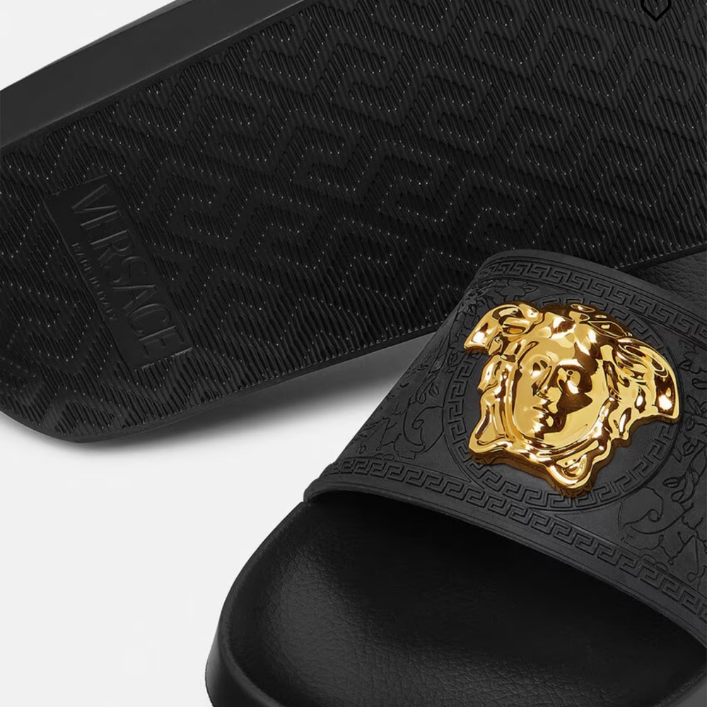 New Authentic Versace slides w/ box size 9 & 10             (39 ,40) pick size